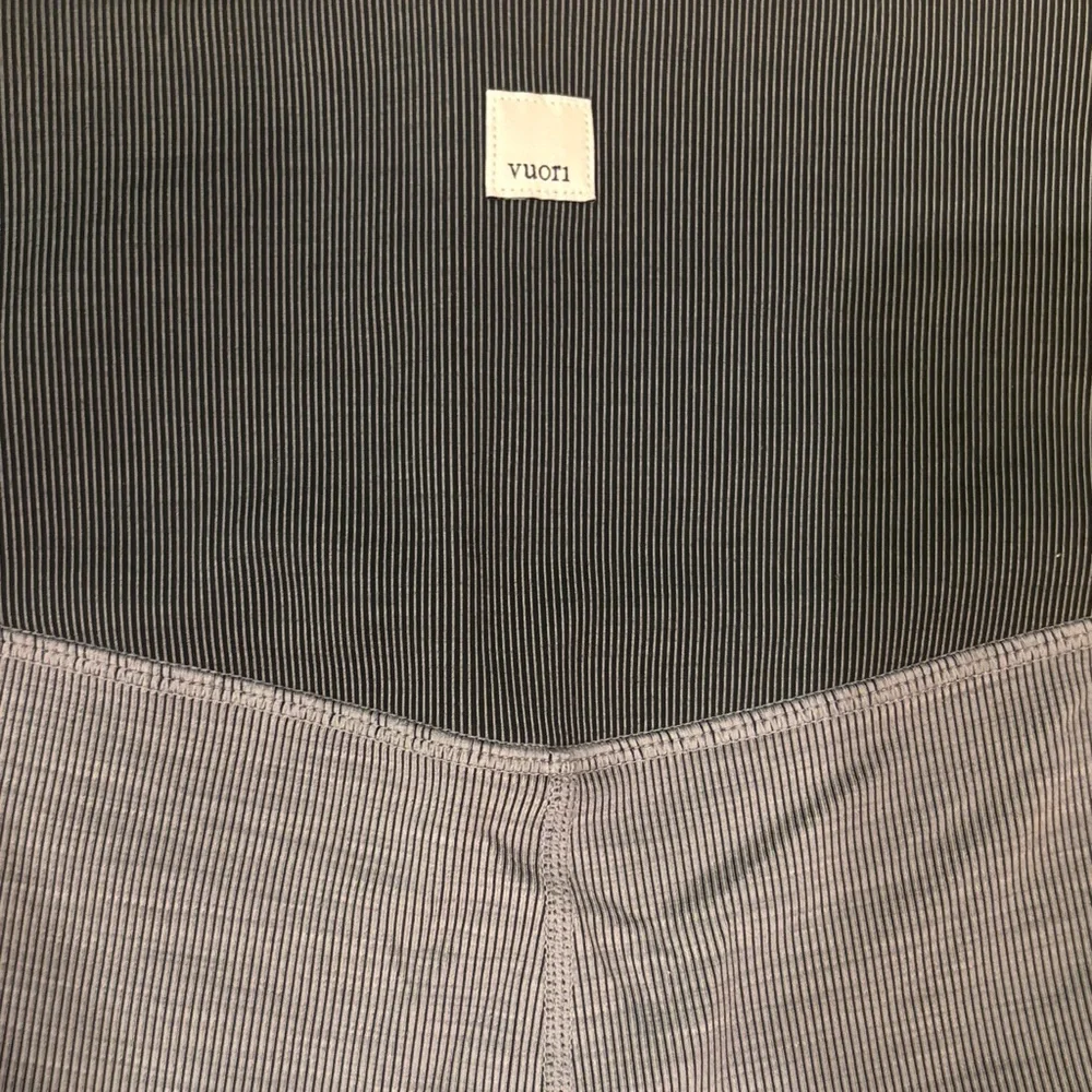 Vuori Women's Gray Leggings - Picture 2 of 5